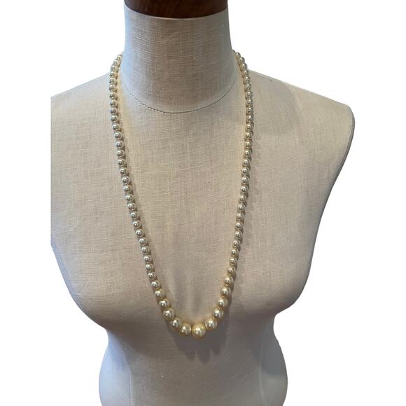 Vintage Graduated Pearl Statement necklace Cameo Clasp - Picture 1 of 8